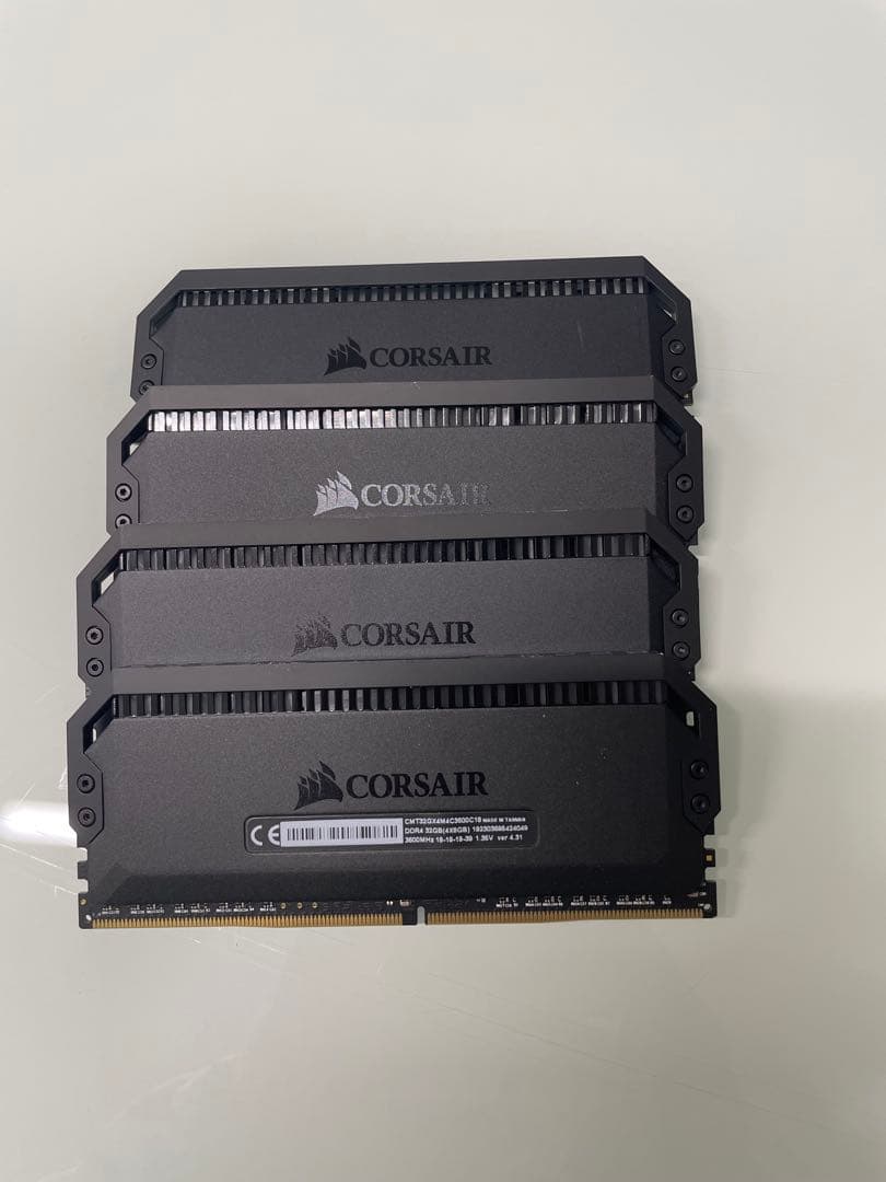 CORSAIR DDR4 32GB (4x8GB) 3600MHz メモリ