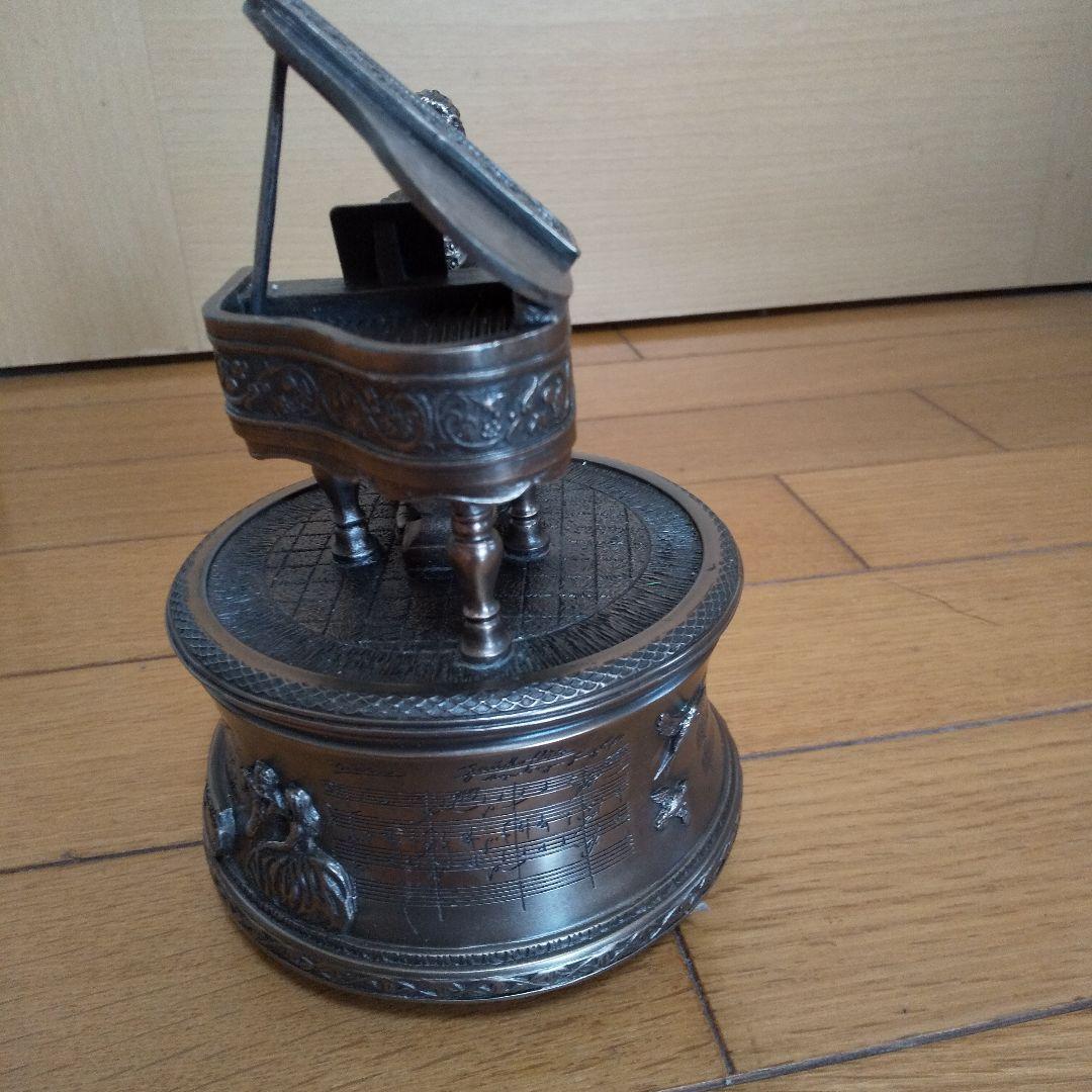 ピアノを弾くモーツァルトの像オルゴール 彫像 彫刻