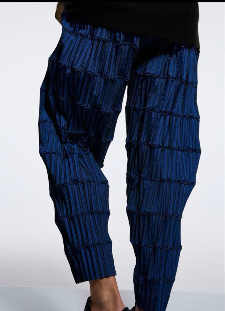 APOCABLE ISSEYMIYAKE スチームストレッチ プリーツ パンツ