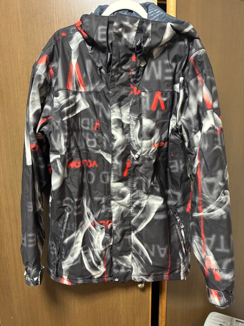 シ*ズ様 Volcom スノーボードジャケット　上下セット中古