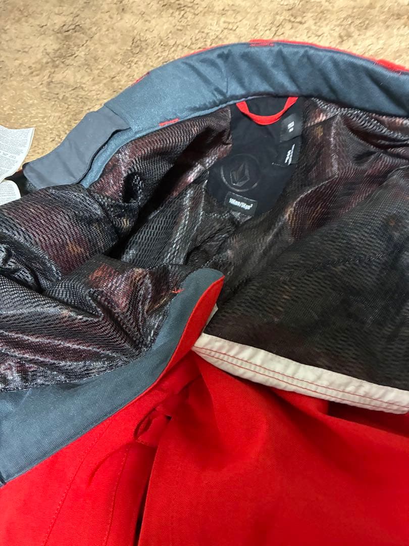 シ*ズ様 Volcom スノーボードジャケット　上下セット中古