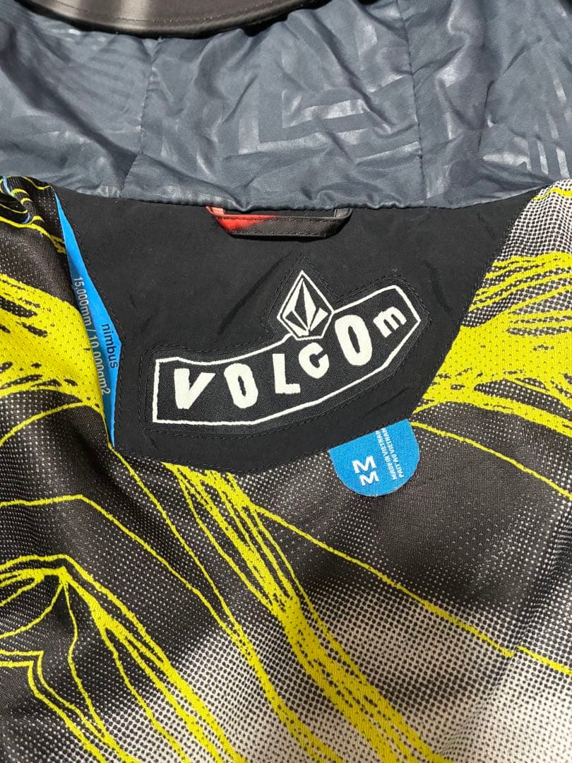 シ*ズ様 Volcom スノーボードジャケット　上下セット中古