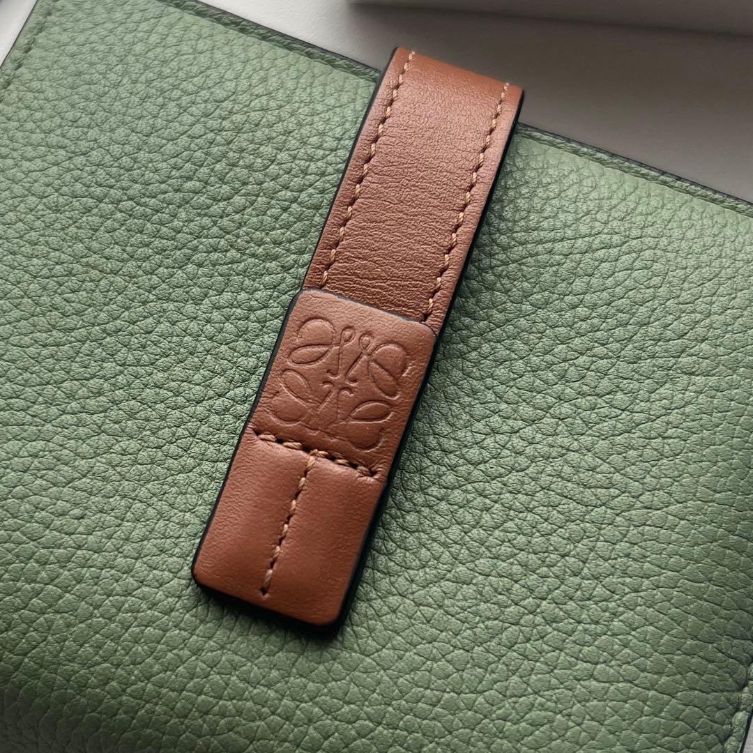 248 極上美品 LOEWE ロエベ 2つ折り財布
