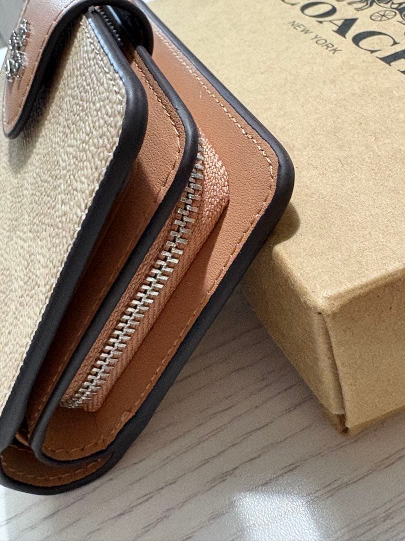 COACH 2つ折り財布
