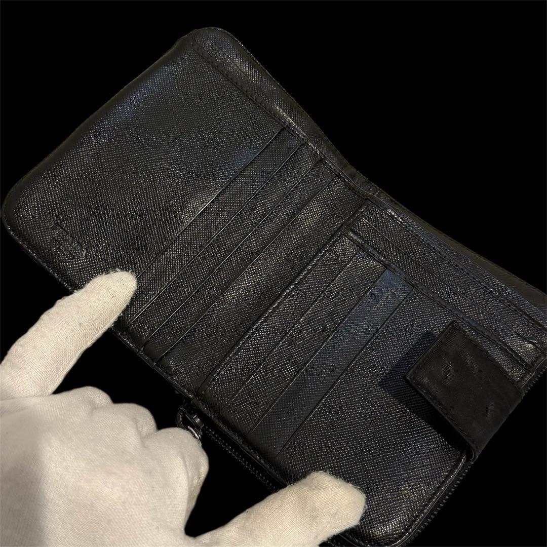 人気‼️PRADA NYLON サフィアーノレザー 二つ折り財布 三角ロゴ 黒