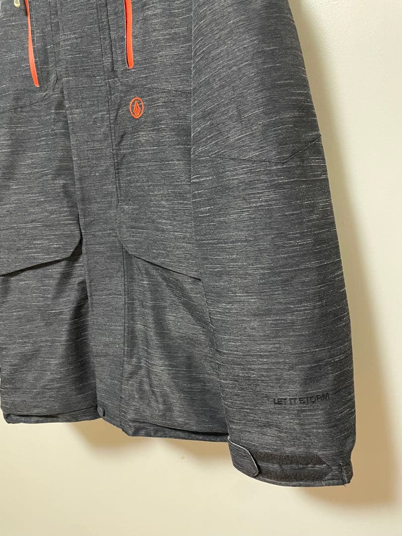 極美品VOLCOM グレーのスノーボードウェア（フード付き）L