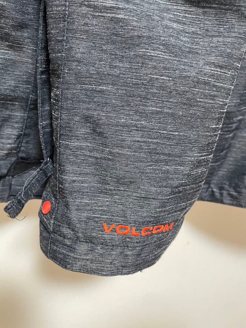 極美品VOLCOM グレーのスノーボードウェア（フード付き）L