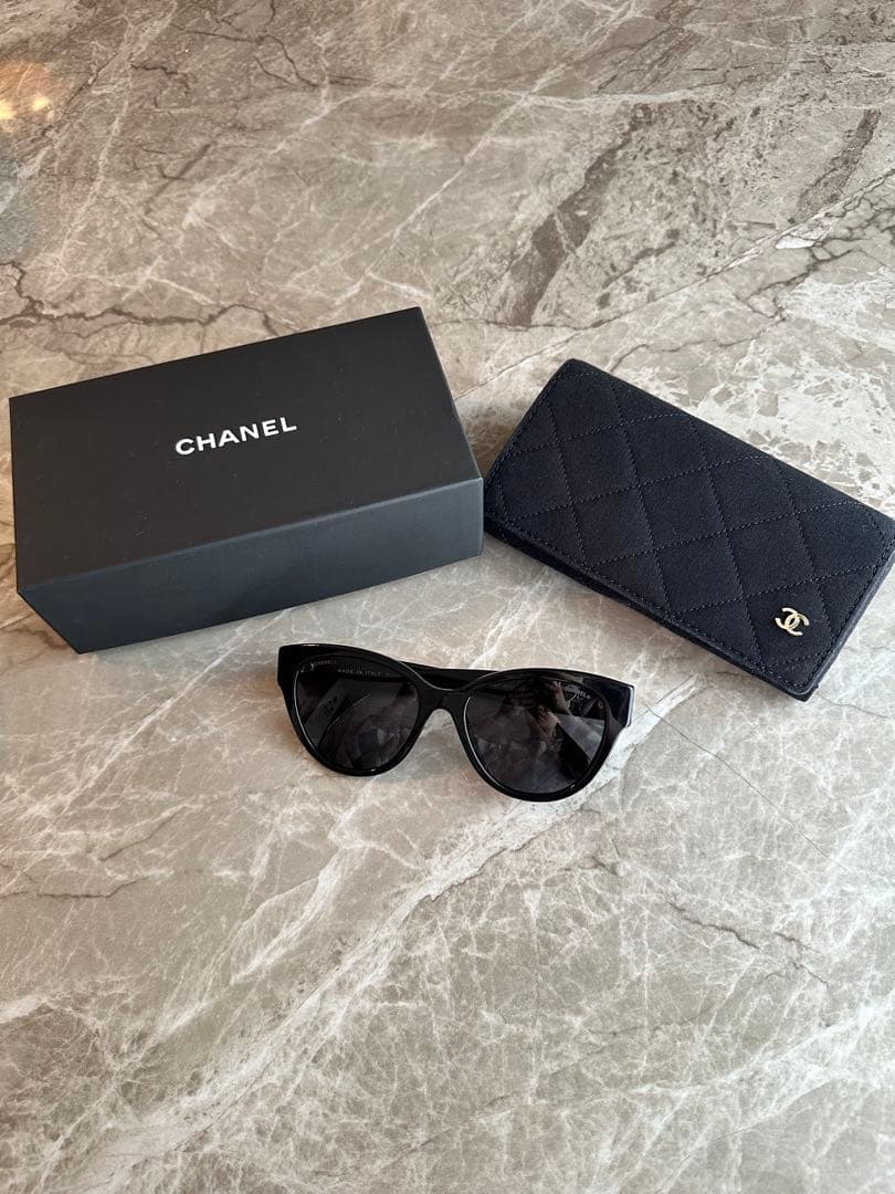 美品CHANEL シャネル　5477ハートモチーフサングラス　ブラックかわいい