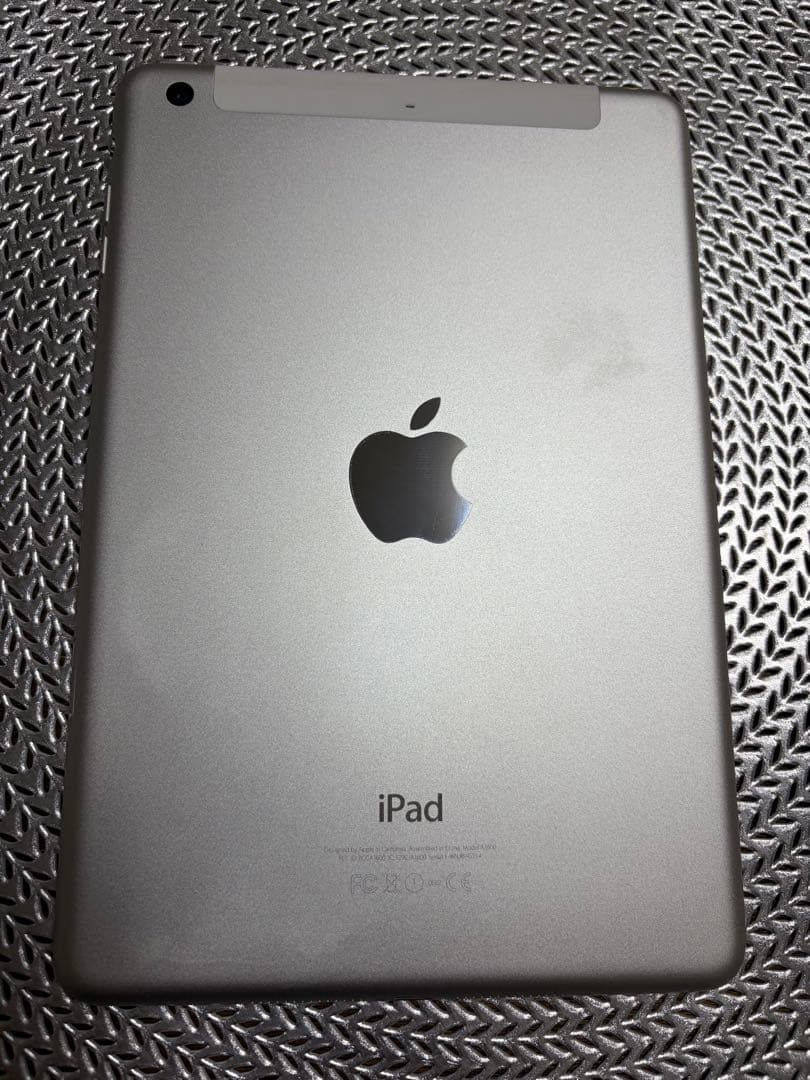 iPad mini3 64GBセルラー au Wi-Fi利用可 初期化済 動作品