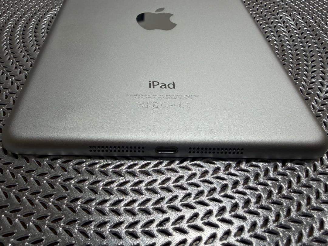 iPad mini3 64GBセルラー au Wi-Fi利用可 初期化済 動作品