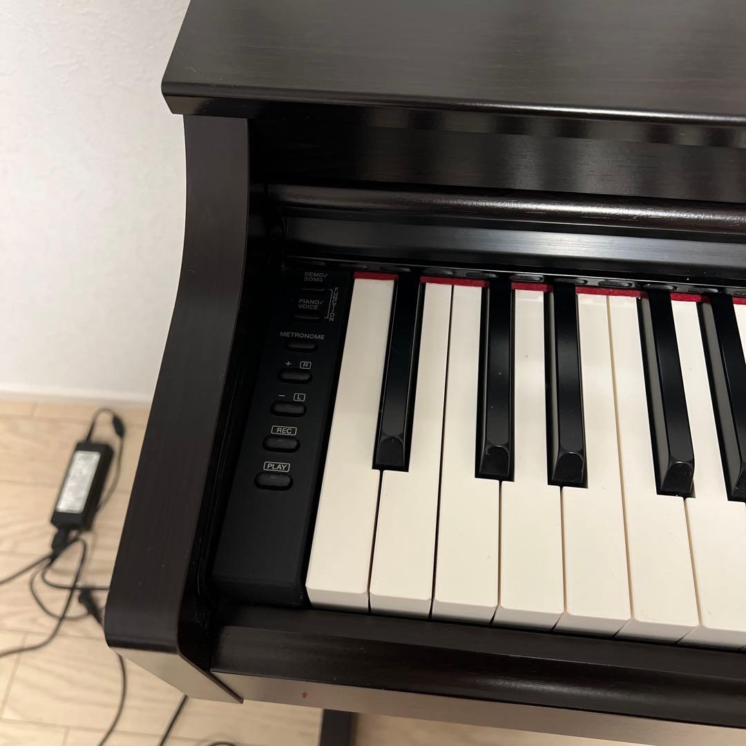 いず　ヤマハ　電子ピアノ YDP-163R 黒椅子付き