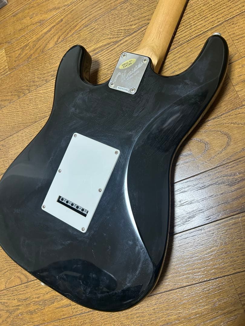 兵庫県神戸市より！Marvis ブラックエレキギター　メイビス送料込みです。