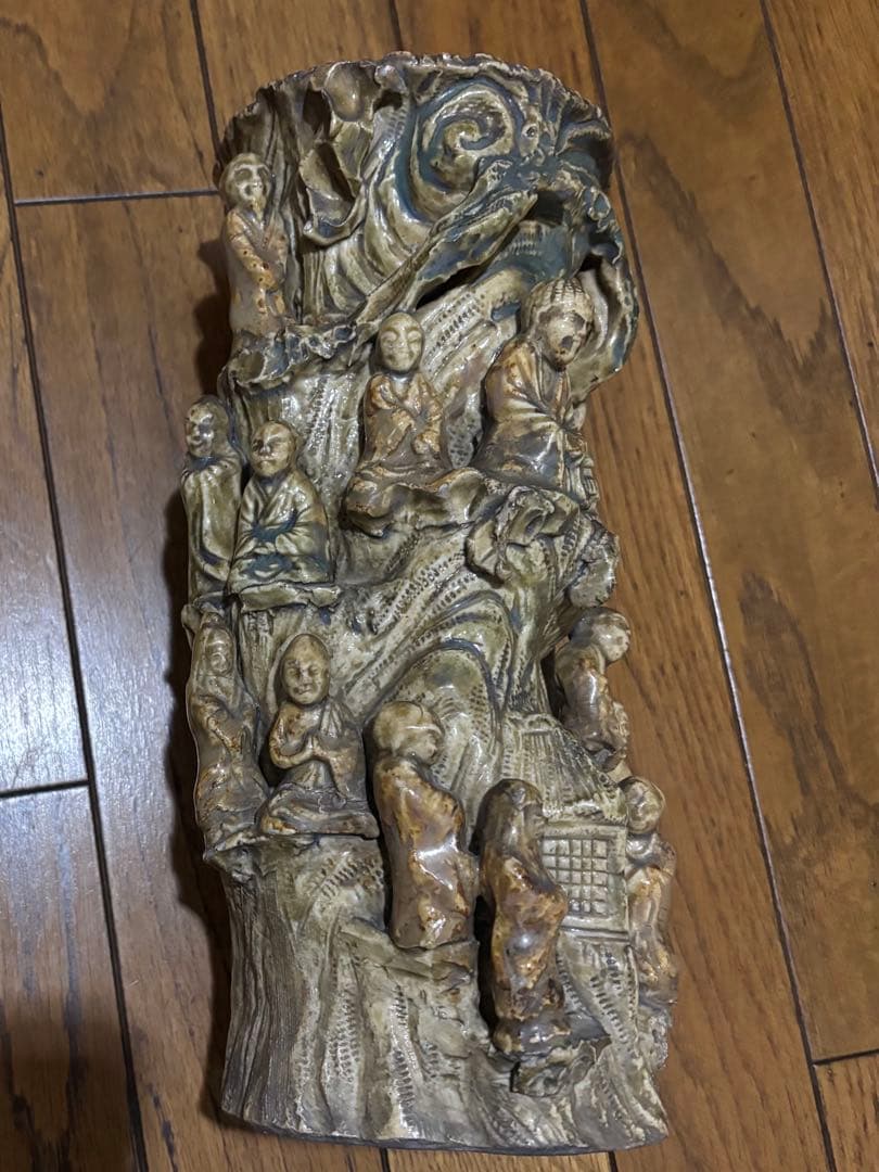 骨董　立体人物多数　陶器　花瓶　大仏様　僧侶　寺院　高さ28cm