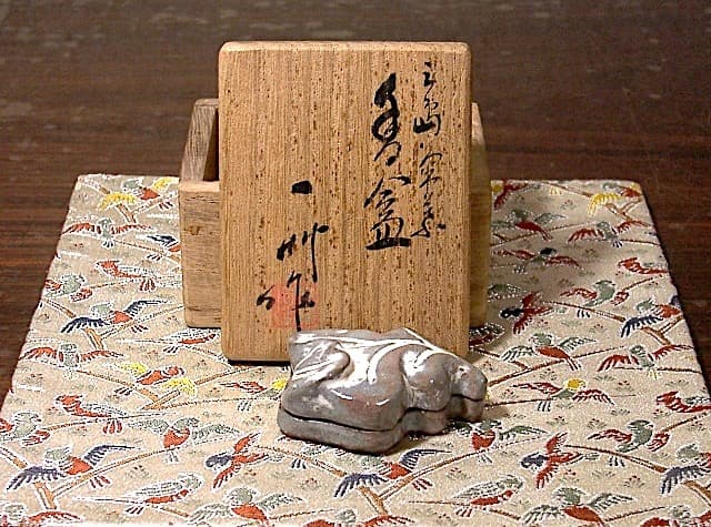 京焼・清水焼　八木一艸 作　三島手　華菊　香合　無傷　共箱