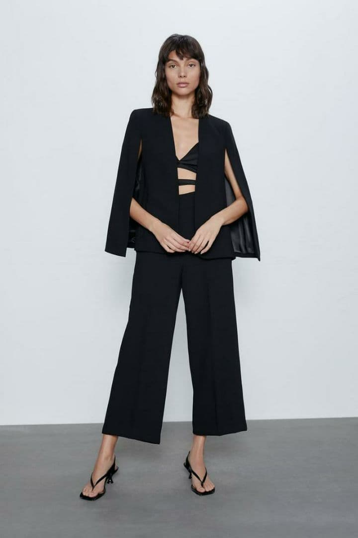 ZARA スリット入りケープジャケット　ブラック黒 ノーカラー　XS