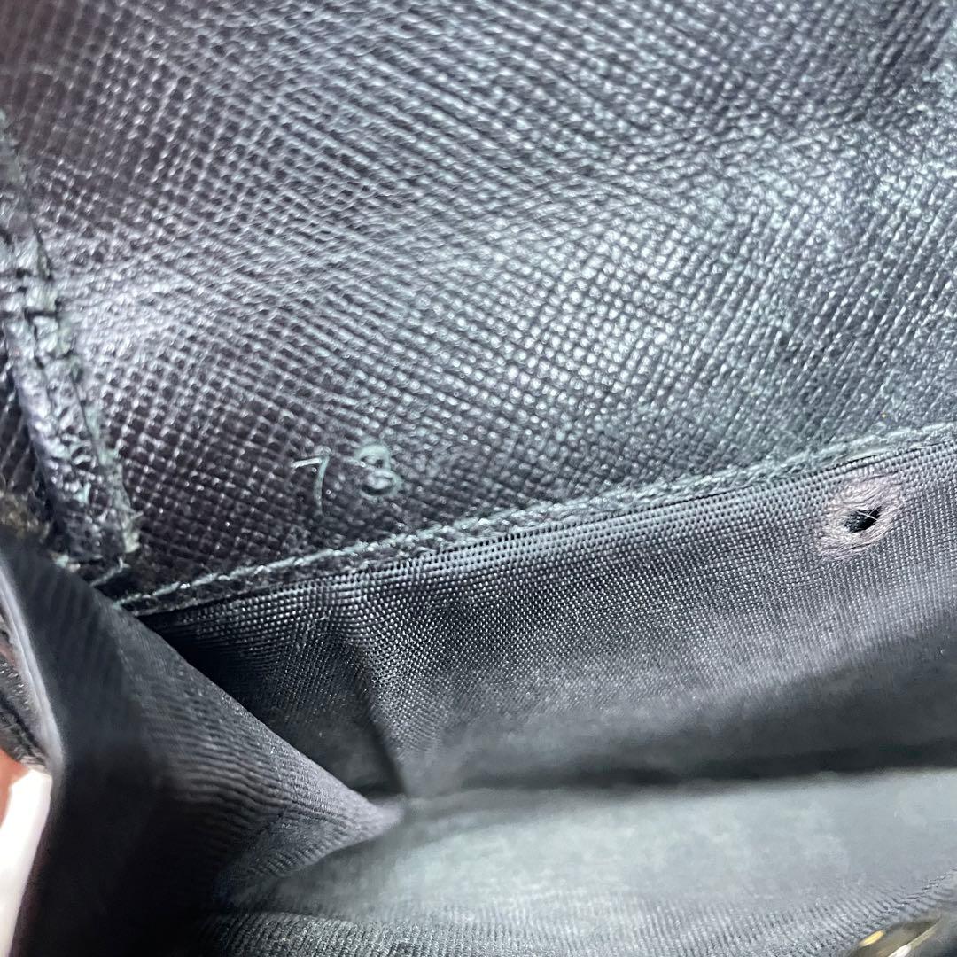 PRADA サフィアーノレザー 三つ折り財布 三角ロゴ付きウォレット 黒