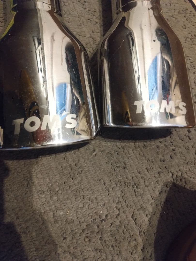 トムス Tom's マフラーカッター 　クラウンRAV4