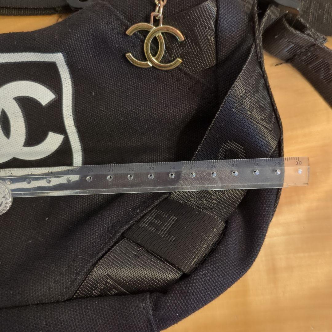 S*7様 CHANEL ロゴ入り ブラック ボディバッグ