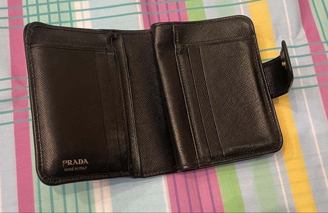 R*I様 PRADA ブラックレザー 二つ折り財布