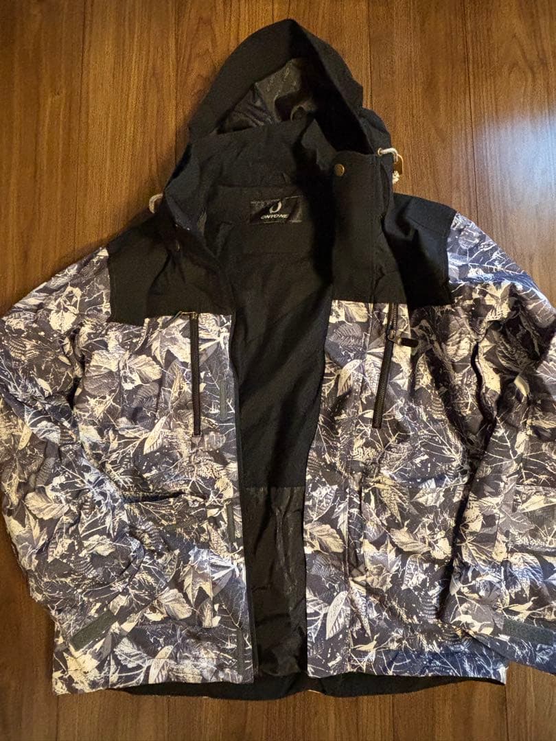 ONYONEスキースノボー雪山ウェア　上下セットメンズ身長175 L