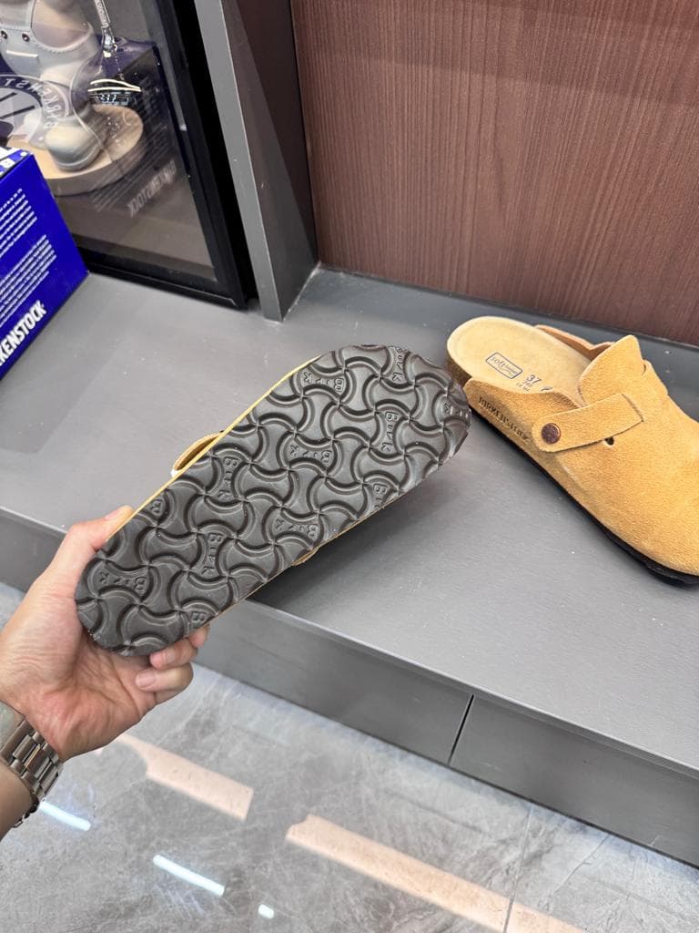 Birkenst○ck スエード クロッグサンダル イエロー
