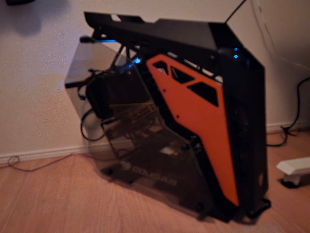い*ん様 COUGAR CONQUERオープンフレーム PCケース 黒/オレンジ