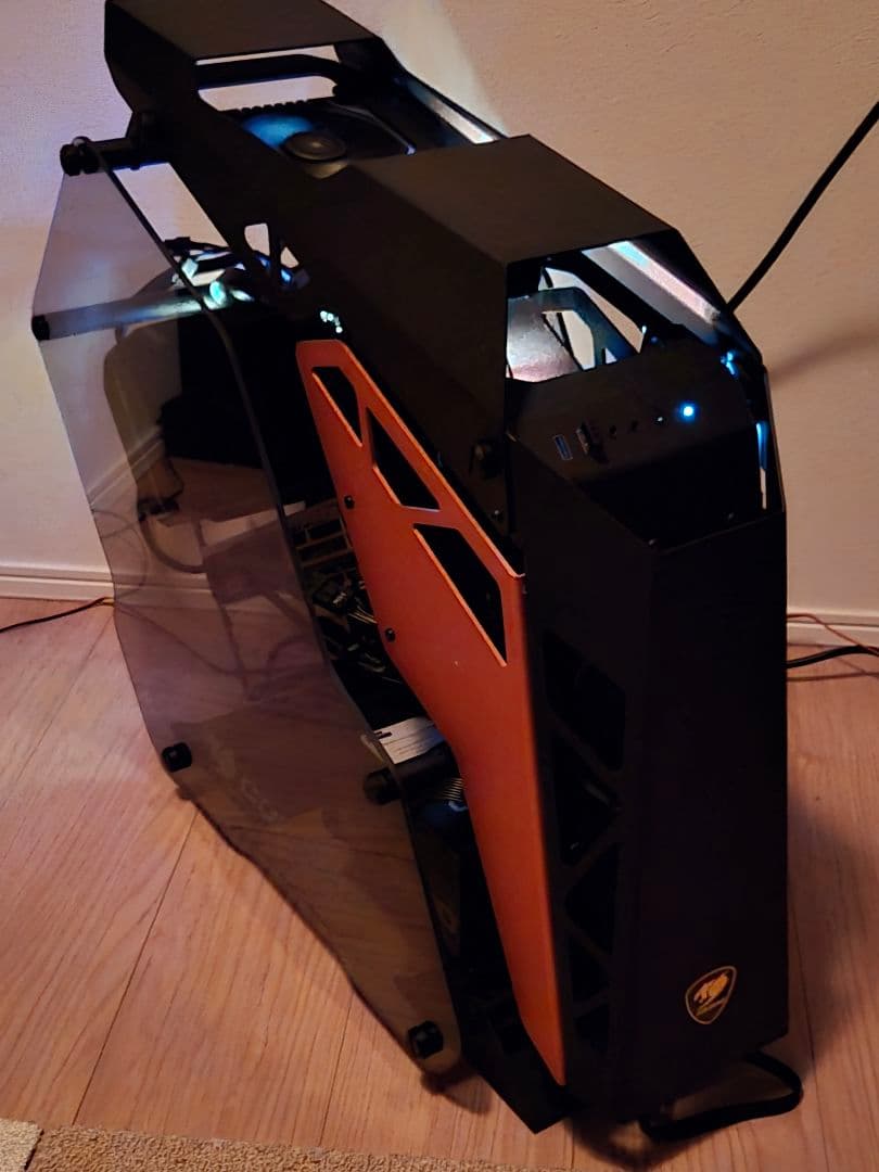 い*ん様 COUGAR CONQUERオープンフレーム PCケース 黒/オレンジ