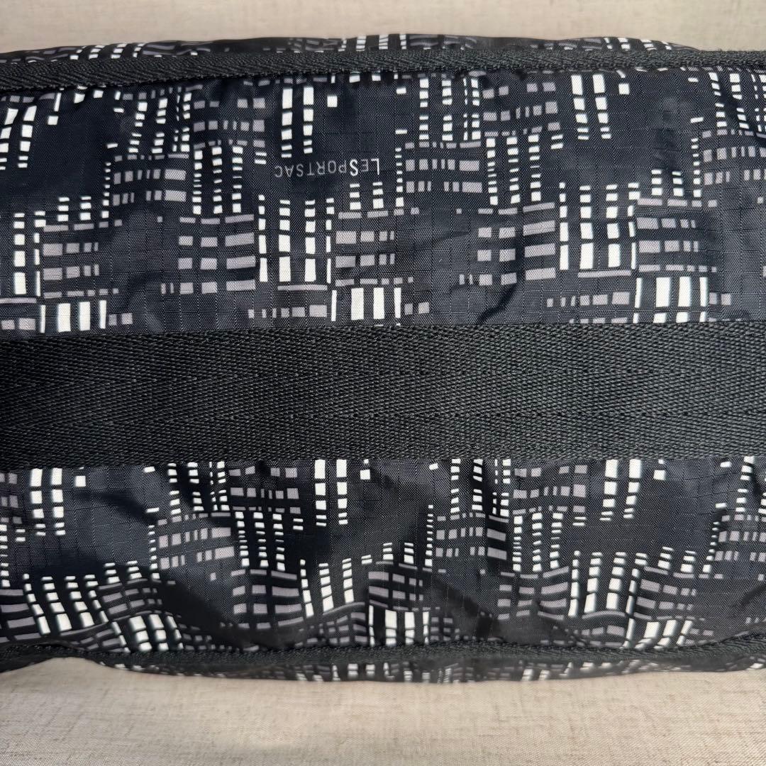 LeSportsac レスポートサック　モノトーン　総柄　黒　ボストンバック