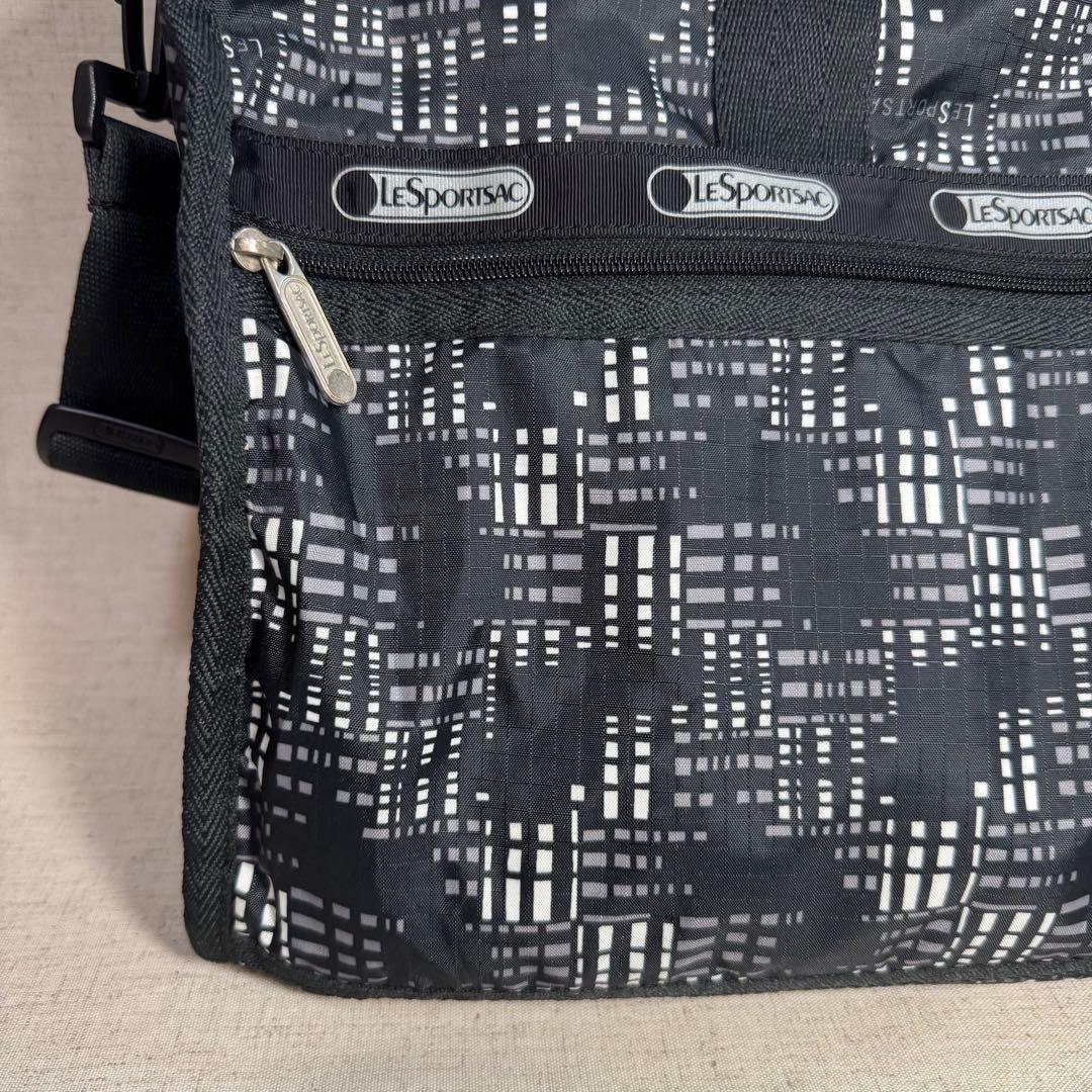 LeSportsac レスポートサック　モノトーン　総柄　黒　ボストンバック