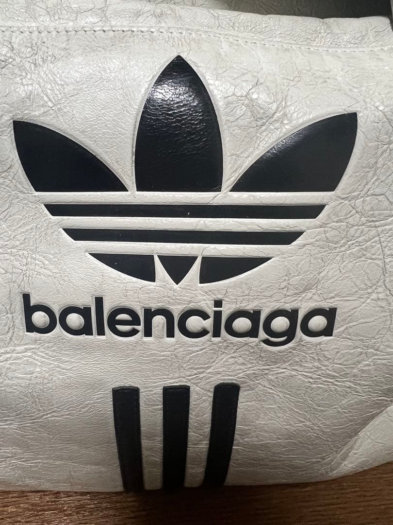 ゴ*ん様 BALENCIAGA x ADIDAS ホワイトジムバック