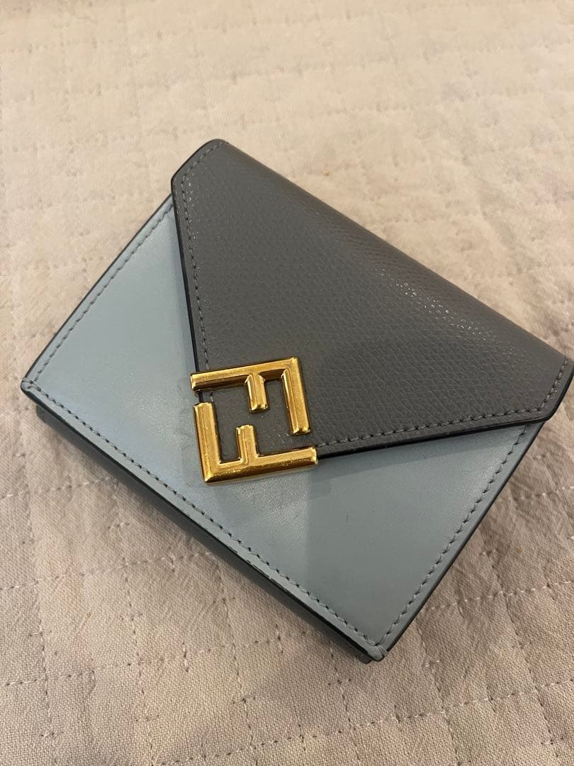FFダイヤモンド財布　FENDI マーキュリーブルー＆ライトブルー　三つ折り