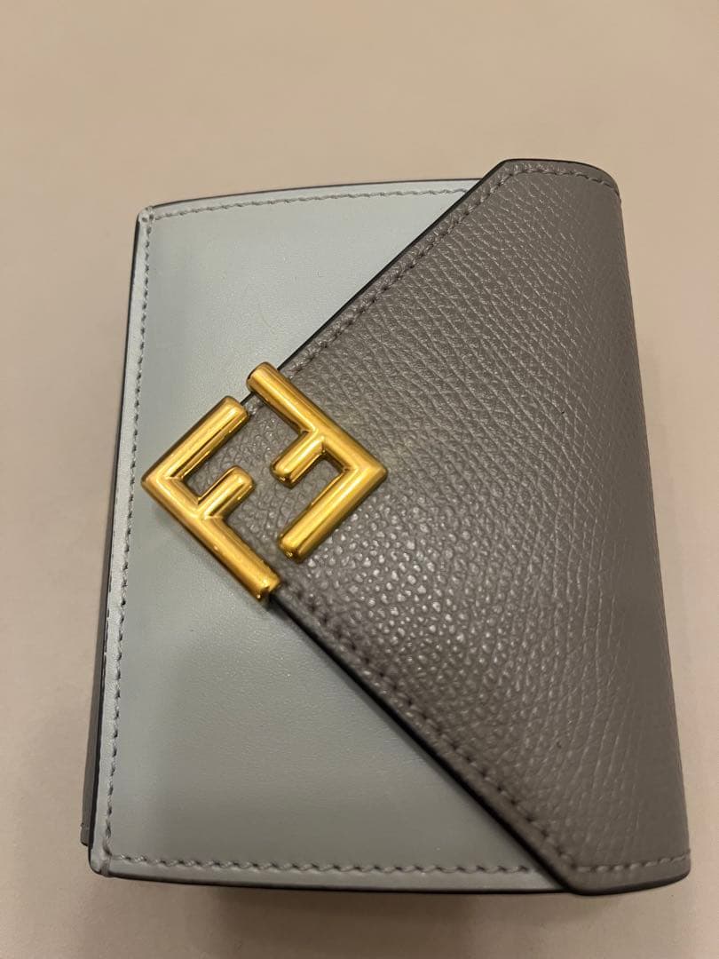 FFダイヤモンド財布　FENDI マーキュリーブルー＆ライトブルー　三つ折り