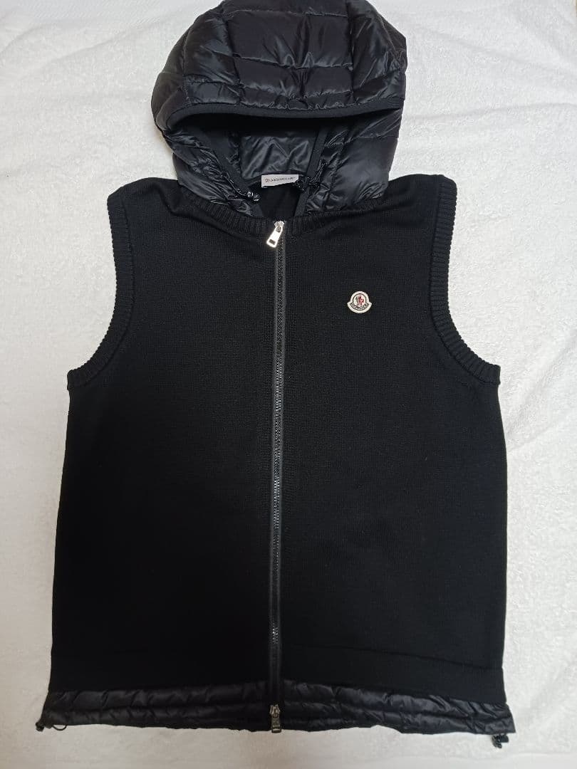 MONCLER ダウンフード付ニットベスト