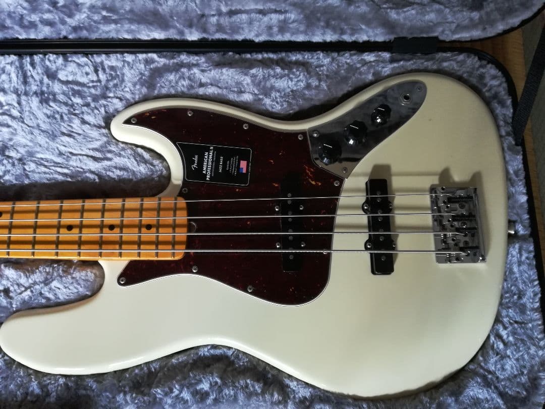 ベース American Professional II Jazz Bass