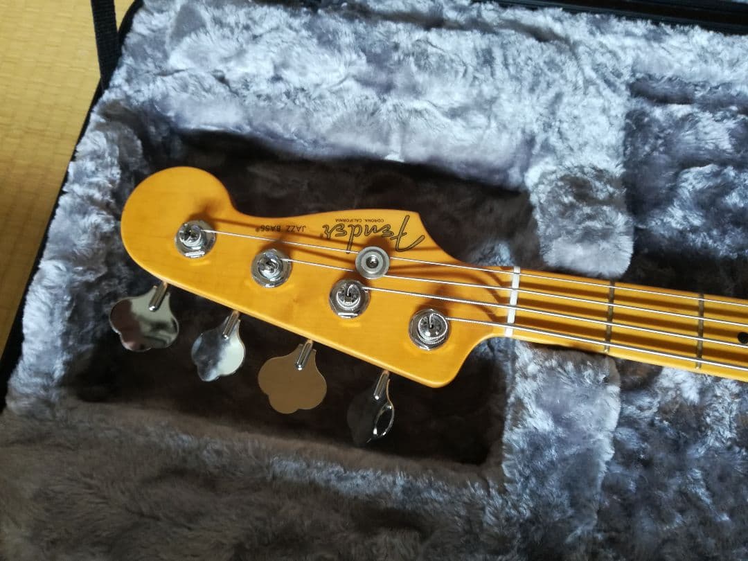 ベース American Professional II Jazz Bass