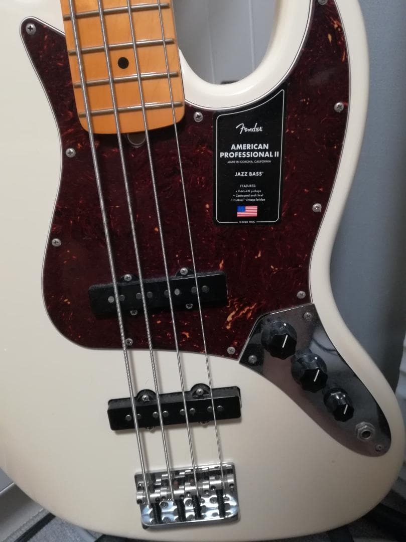 ベース American Professional II Jazz Bass