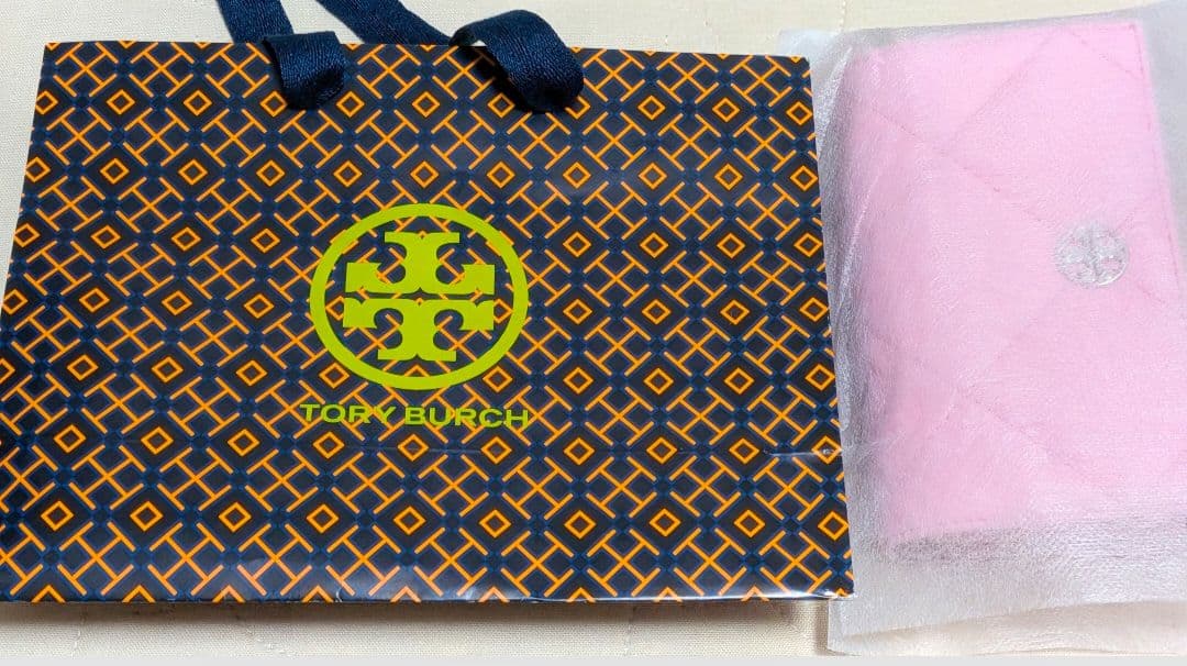 トリーバーチ キルティング財布 ピンク