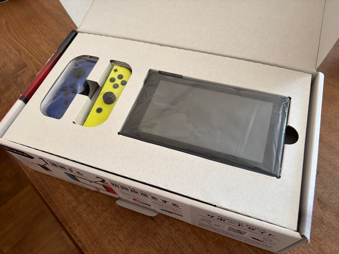 【豪華セット】Nintendo Switch 本体＋ジョイコン2台＋収納バッグ