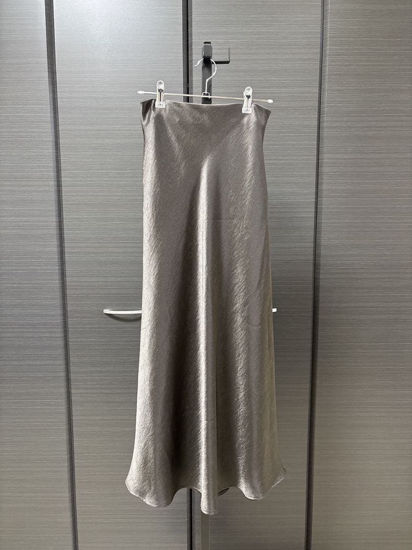 専用　anuans サテンバイアスナロースカート（CGRY)