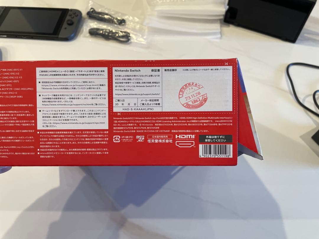 【美品・新モデル】Nintendo Switch グレー 付属品付きSDカード
