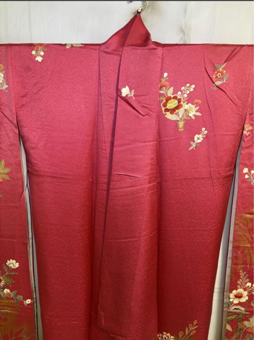 振袖 赤 花柄刺繍しつけ付き 詳しくはコメントください