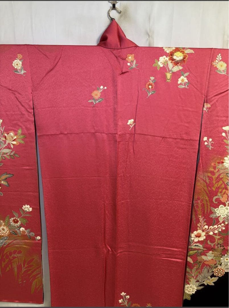 振袖 赤 花柄刺繍しつけ付き 詳しくはコメントください