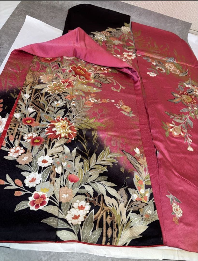 振袖 赤 花柄刺繍しつけ付き 詳しくはコメントください