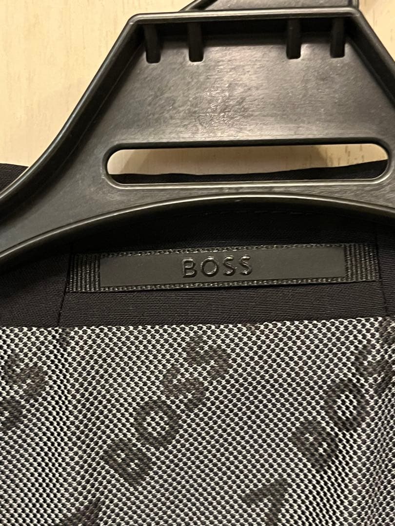 HUGO BOSS 美品　短丈スイングトップ　ブラック ジャケット