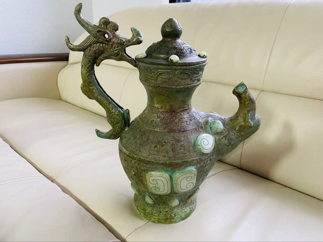 玉付き青銅器ドラゴン龍の壺