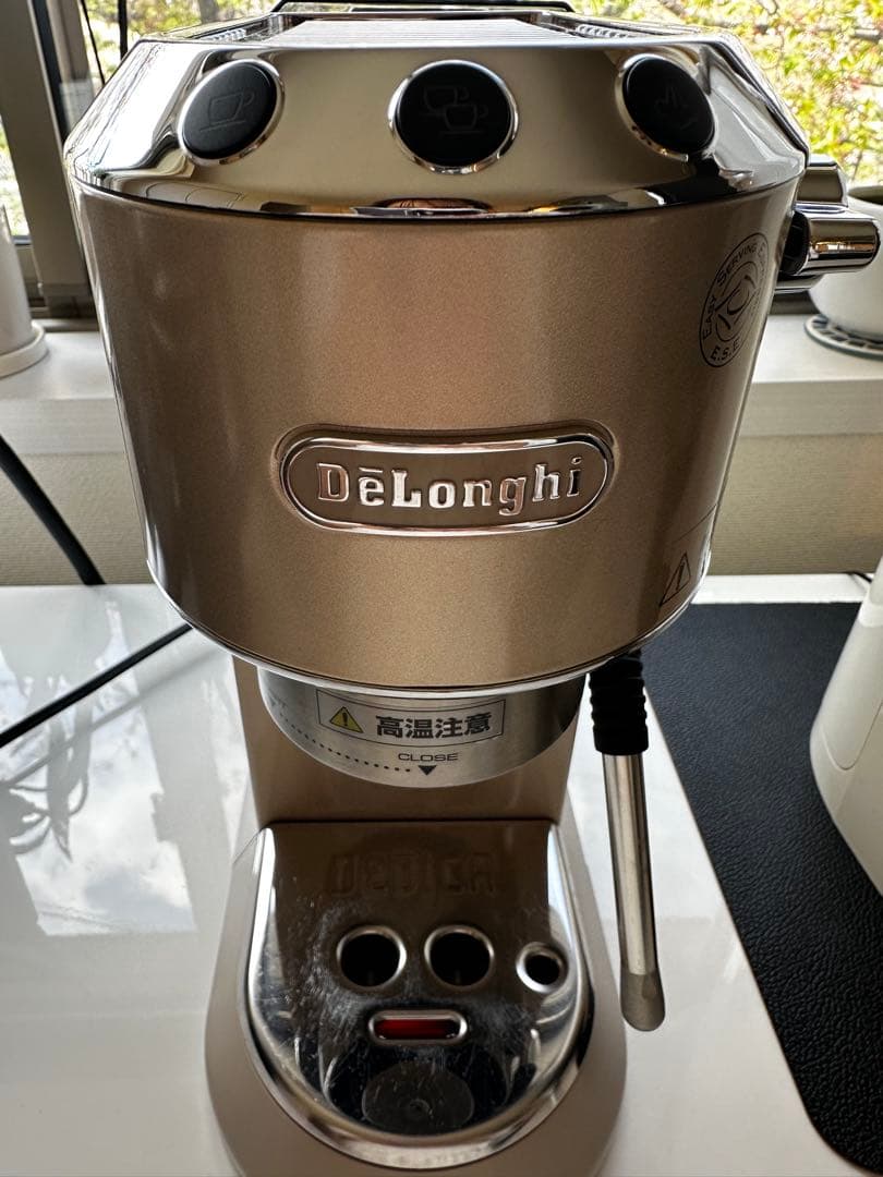 DeLonghi デディカ　アルテ　エスプレッソ　カプチーノメーカー