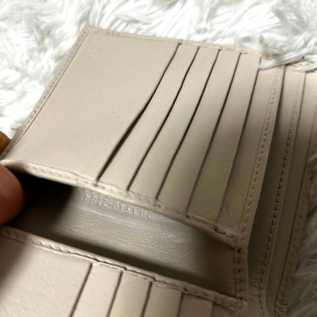 GUCCI グッチ　 GGパターン 二つ折り財布 ホワイト