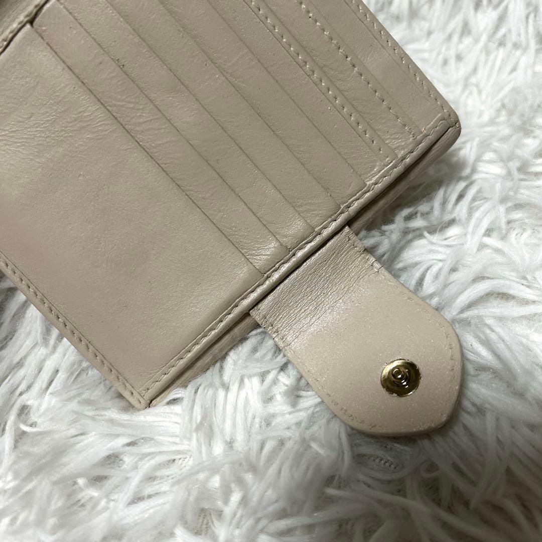 GUCCI グッチ　 GGパターン 二つ折り財布 ホワイト