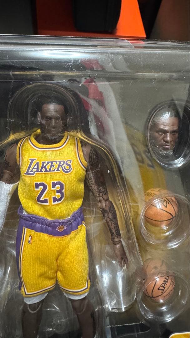 Mafex レブロン　ジェームズ　NBA レイカーズ　LA フィギュア