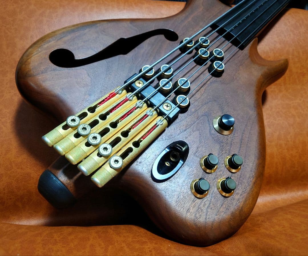 ベース Atlansia Victoria Fretless 5st